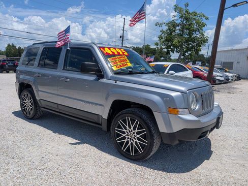 Used 2016 Jeep Patriot Sport w/ Power Value Group FWD image 3