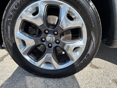 Used 2019 Jeep Compass Limited image 29