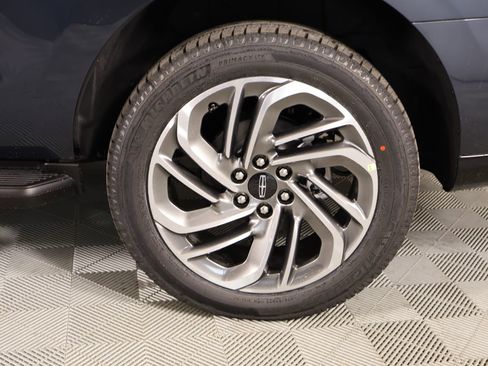 New 2026 Lincoln Navigator Premiere AWD/4WD image 19