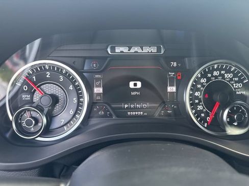 Used 2022 RAM 1500 Big Horn AWD/4WD image 12