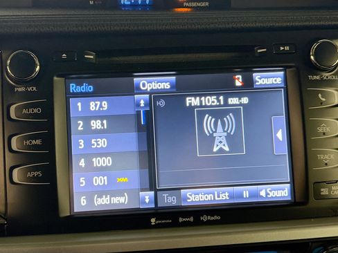 Used 2016 Toyota Highlander XLE AWD/4WD image 19