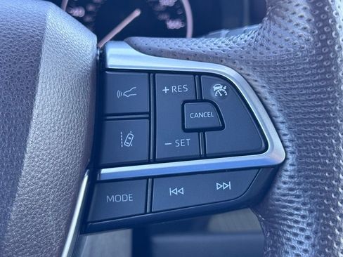 Used 2023 Toyota Sienna Platinum AWD/4WD image 10