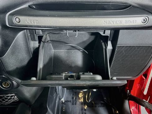 Used 2018 Jeep Wrangler Unlimited Sport S AWD/4WD image 29