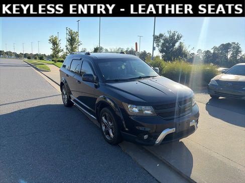 Used 2017 Dodge Journey Crossroad FWD image 3