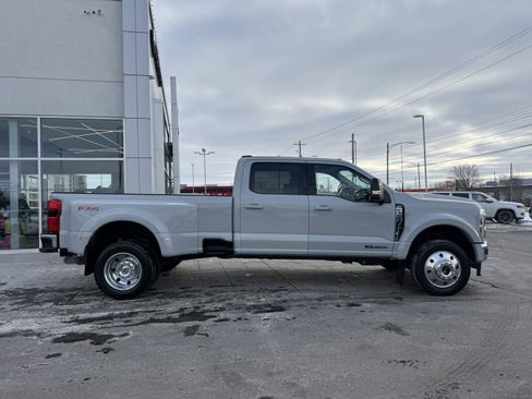 Used 2025 Ford F450 Lariat w/ FX4 Off-Road Package image 8
