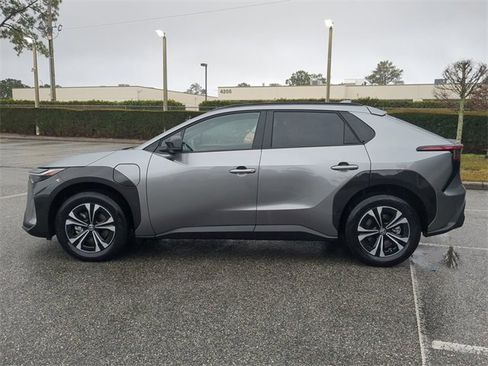 Used 2024 Toyota bZ4X XLE w/ Weather Package image 7