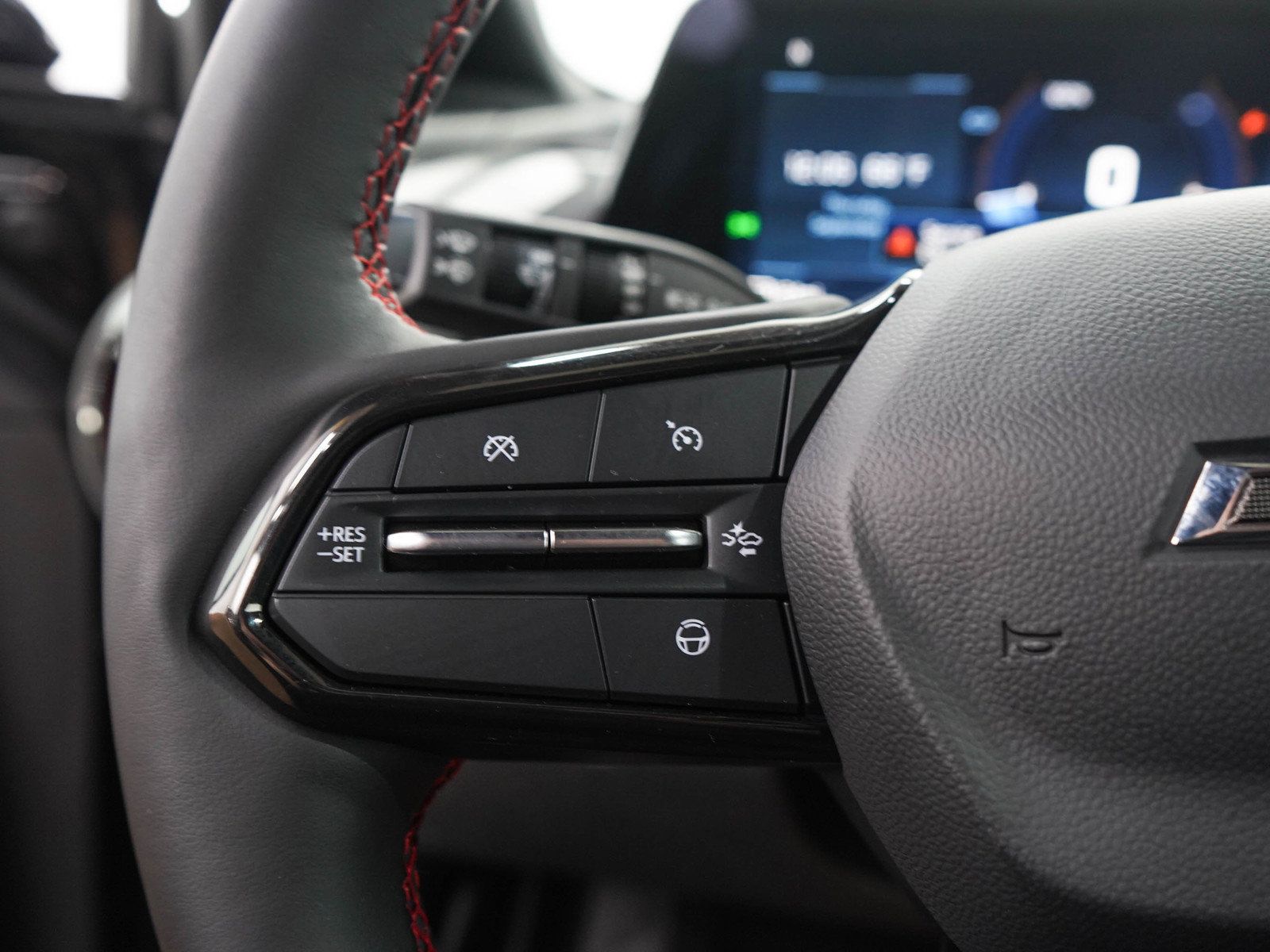 Used 2024 Chevrolet Equinox EV RS FWD image 25