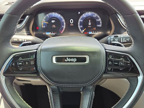 Used 2023 Jeep Grand Cherokee Overland w/ Luxury Tech Group IV AWD/4WD image 24