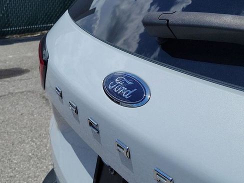 Certified 2025 Ford Escape SE w/ PHEV Premium Package FWD image 9