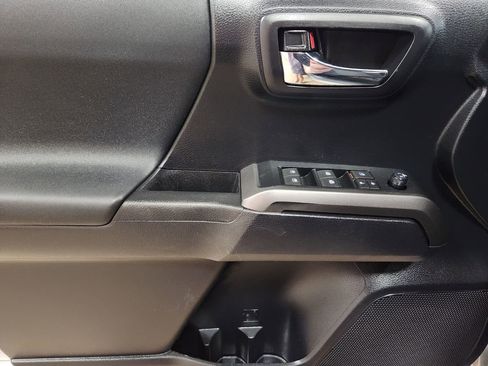 Used 2020 Toyota Tacoma TRD Sport w/ Technology Package image 42