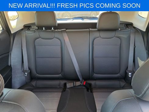 Certified 2025 Chevrolet Trax LT w/ LT Convenience Package image 17