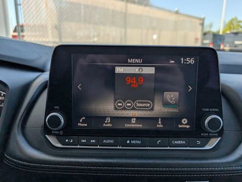 Used 2025 Nissan Rogue SV AWD/4WD image 15