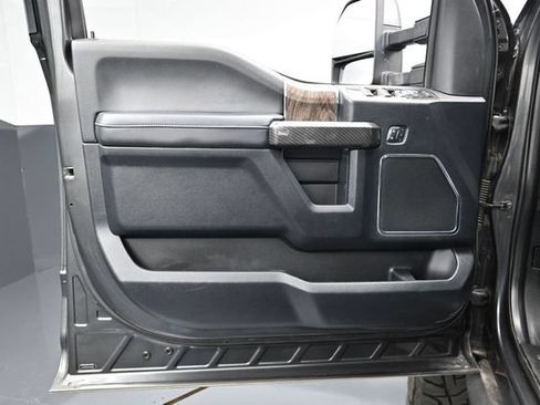Used 2018 Ford F250 Lariat w/ Lariat Ultimate Package AWD/4WD image 18