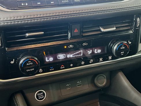 Used 2023 Nissan Rogue SL w/ SL Premium Package image 24