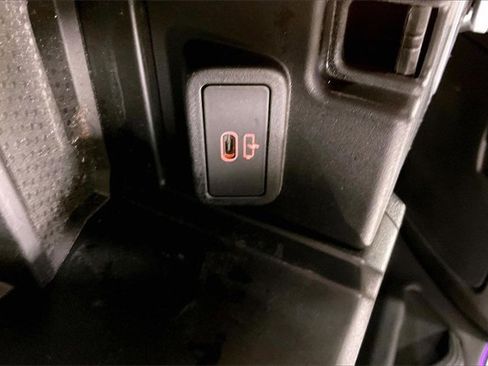 Used 2023 BMW 430i xDrive Convertible w/ Convenience Package image 32