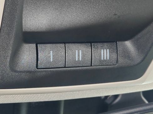 Used 2017 RAM 1500 Laramie w/ Convenience Group AWD/4WD image 9