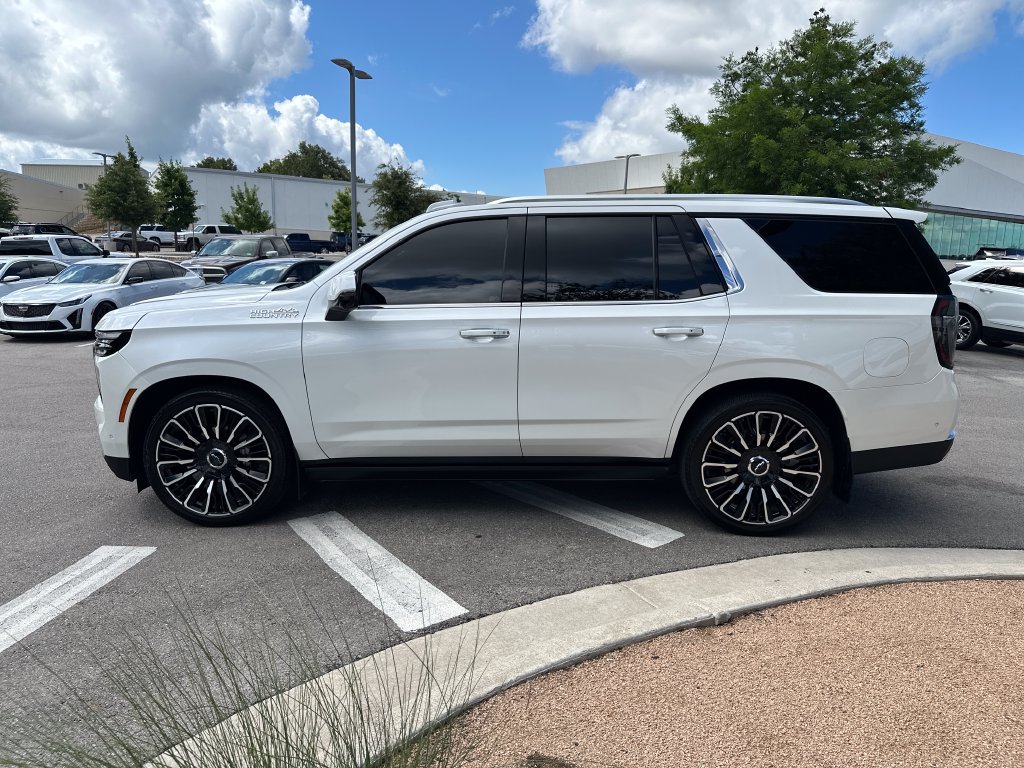 Used 2025 Chevrolet Tahoe High Country AWD/4WD image 5