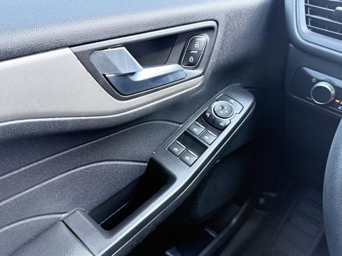 Used 2021 Ford Escape SE image 10