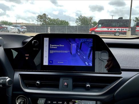 New 2026 Lexus UX 300h FWD image 18