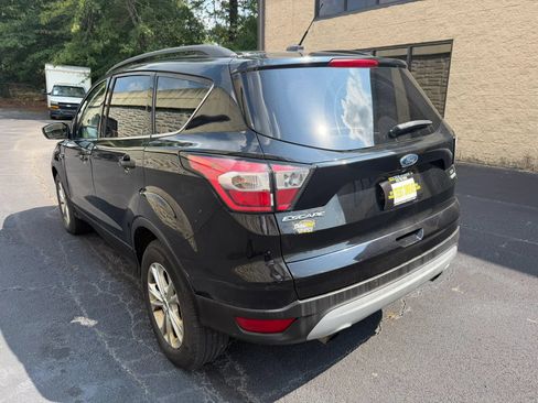 Used 2017 Ford Escape SE w/ Equipment Group 201A FWD image 10