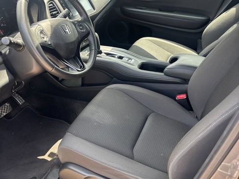 Used 2021 Honda HR-V Sport image 2