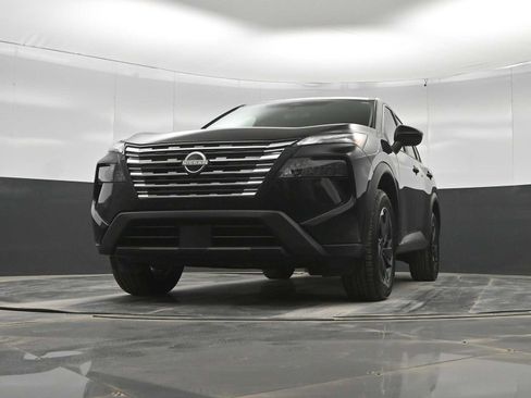 Used 2024 Nissan Rogue SV FWD image 33