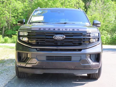 Used 2025 Ford Expedition Max Platinum w/ Stealth Appearance Package AWD/4WD image 14