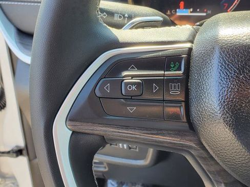 Used 2024 Jeep Grand Cherokee Limited AWD/4WD image 12