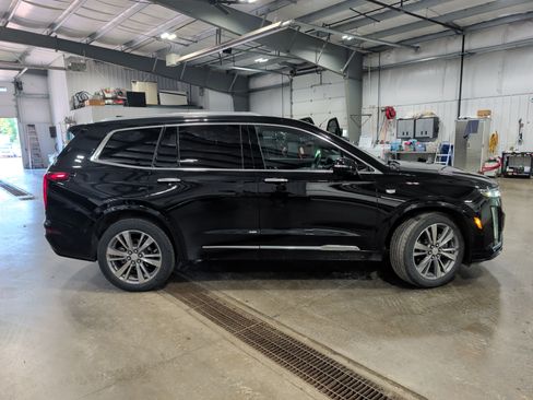 Used 2025 Cadillac XT6 Premium Luxury w/ Technology Package AWD/4WD image 2