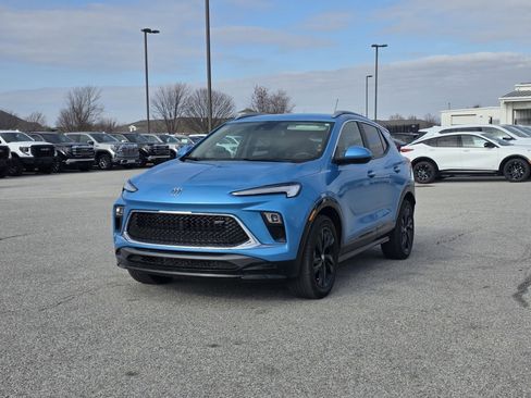 Used 2025 Buick Encore GX Sport Touring w/ Comfort Package image 3