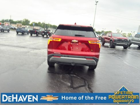 Used 2026 Chevrolet Equinox LT FWD image 5