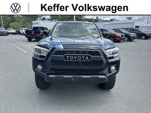 Used 2017 Toyota Tacoma SR5 w/ Tow Package AWD/4WD image 8