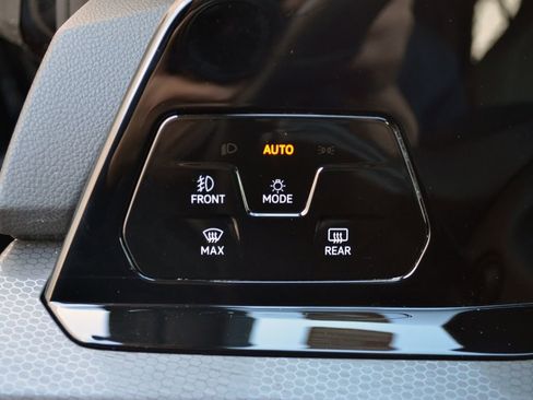 Used 2022 Volkswagen GTI SE image 24