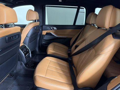 Used 2022 BMW X7 M50i w/ Executive Package image 27