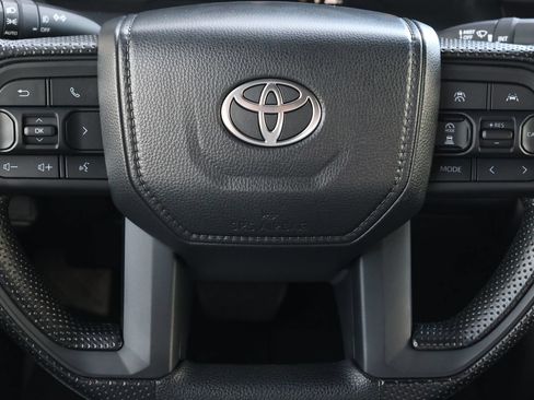 Used 2025 Toyota Tacoma SR5 AWD/4WD image 17