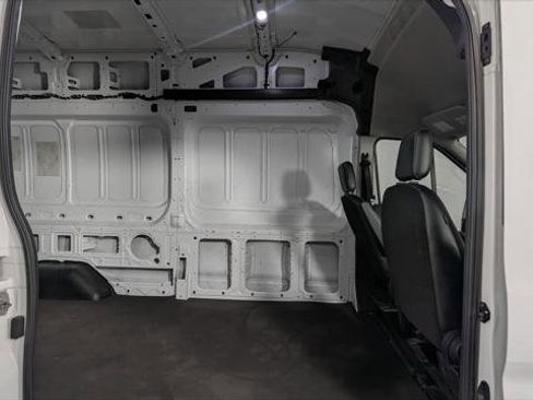 Used 2022 Ford E-Transit 148 High Roof Extended RWD image 16