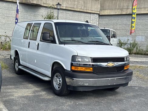 Used 2024 Chevrolet Express 2500 w/ Driver Convenience Package RWD image 3