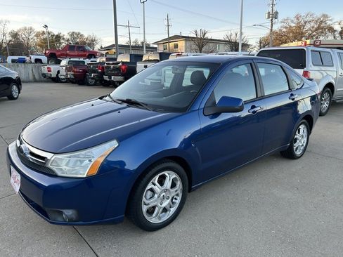 Used 2009 Ford Focus SES FWD image 2