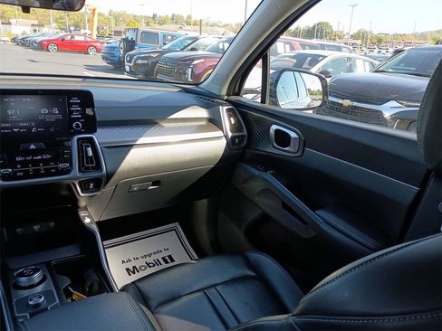 Used 2021 Kia Sorento S image 11