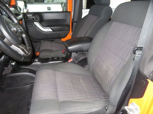 Used 2012 Jeep Wrangler Sahara image 20
