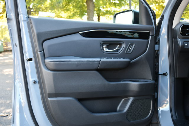 Used 2024 Honda Pilot Touring image 13