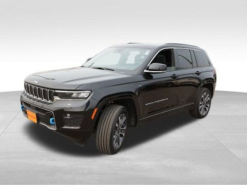 Used 2024 Jeep Grand Cherokee Overland w/ Advanced Protech Group III image 11