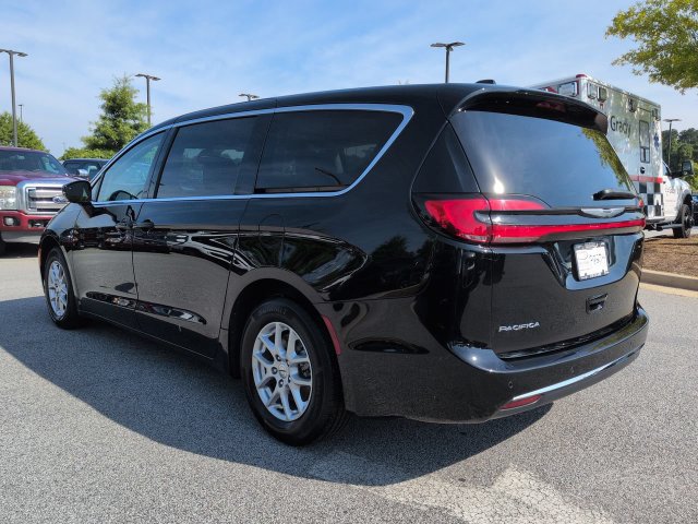 Certified 2024 Chrysler Pacifica Touring-L FWD image 6
