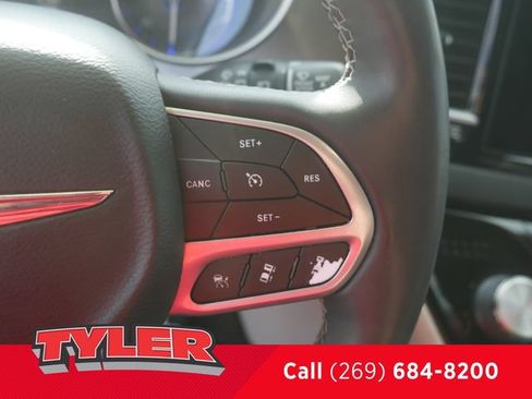 Used 2022 Chrysler Pacifica Touring-L FWD image 29