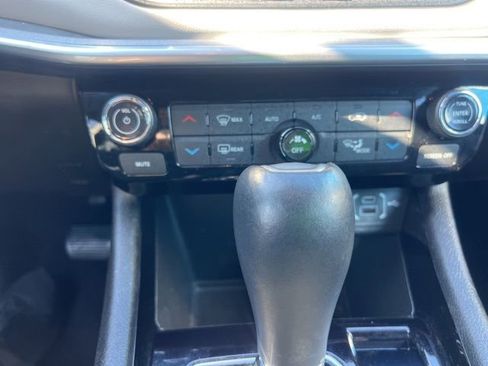 Used 2025 Jeep Compass Limited image 38