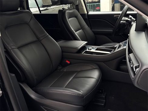 New 2026 Lincoln Aviator Premiere image 8