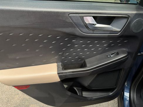 Used 2020 Ford Escape Titanium w/ Titanium Premium Package 2.0 image 16