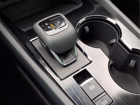 Used 2025 Nissan Rogue S image 19