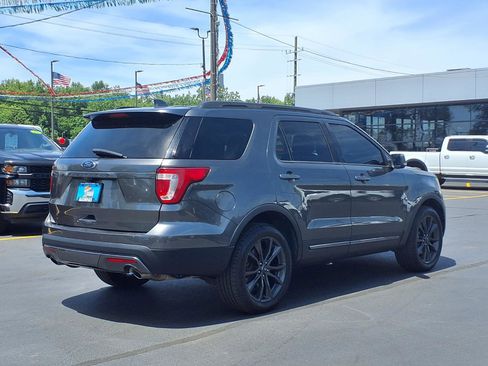 Used 2017 Ford Explorer XLT w/ Equipment Group 202A AWD/4WD image 2