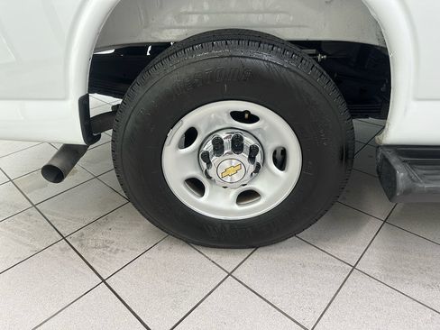 Used 2025 Chevrolet Express 3500 LT w/ LT Preferred Equipment Group RWD image 15